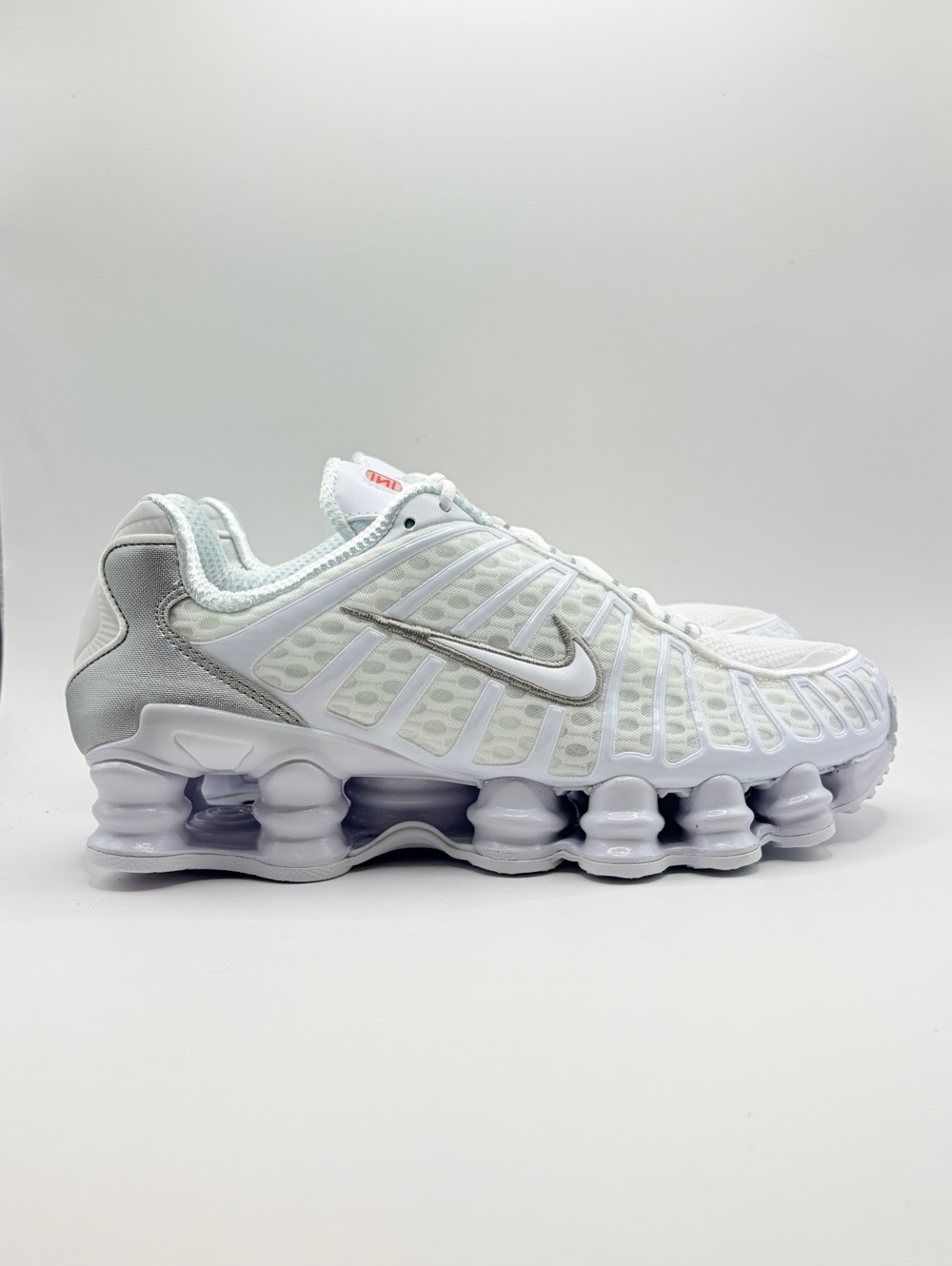 Nike Shox TL Womens Running Shoes White Metallic Silver Size 9
